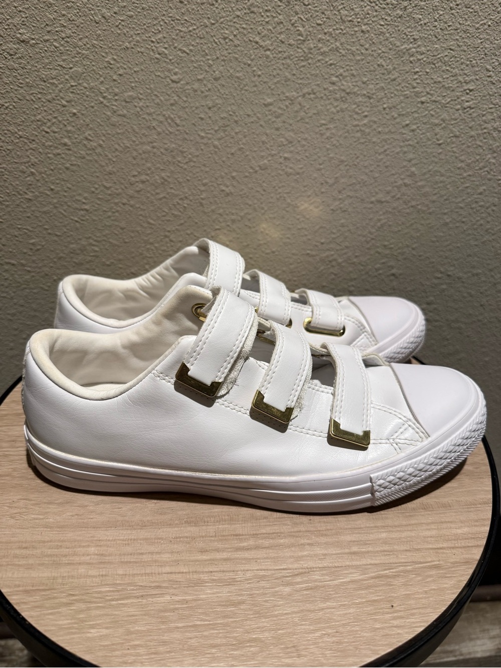 Converse Chuck Taylor All Star 3V Ox Low-top White w/ gold tone accents Size 10 - Picture 5 of 12
